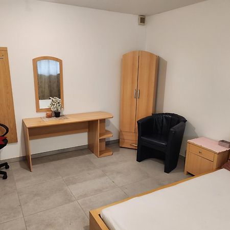 Halle, Top -Preise, 79 Qm Sd Fewo, Eg, Wahlweise Mit 1- 3 Dz, Tv Lounge, Kueche, Bad Wc Einfach Und Gut, Langzeitmieter Vb Preise Halle (Saale) Exterior foto
