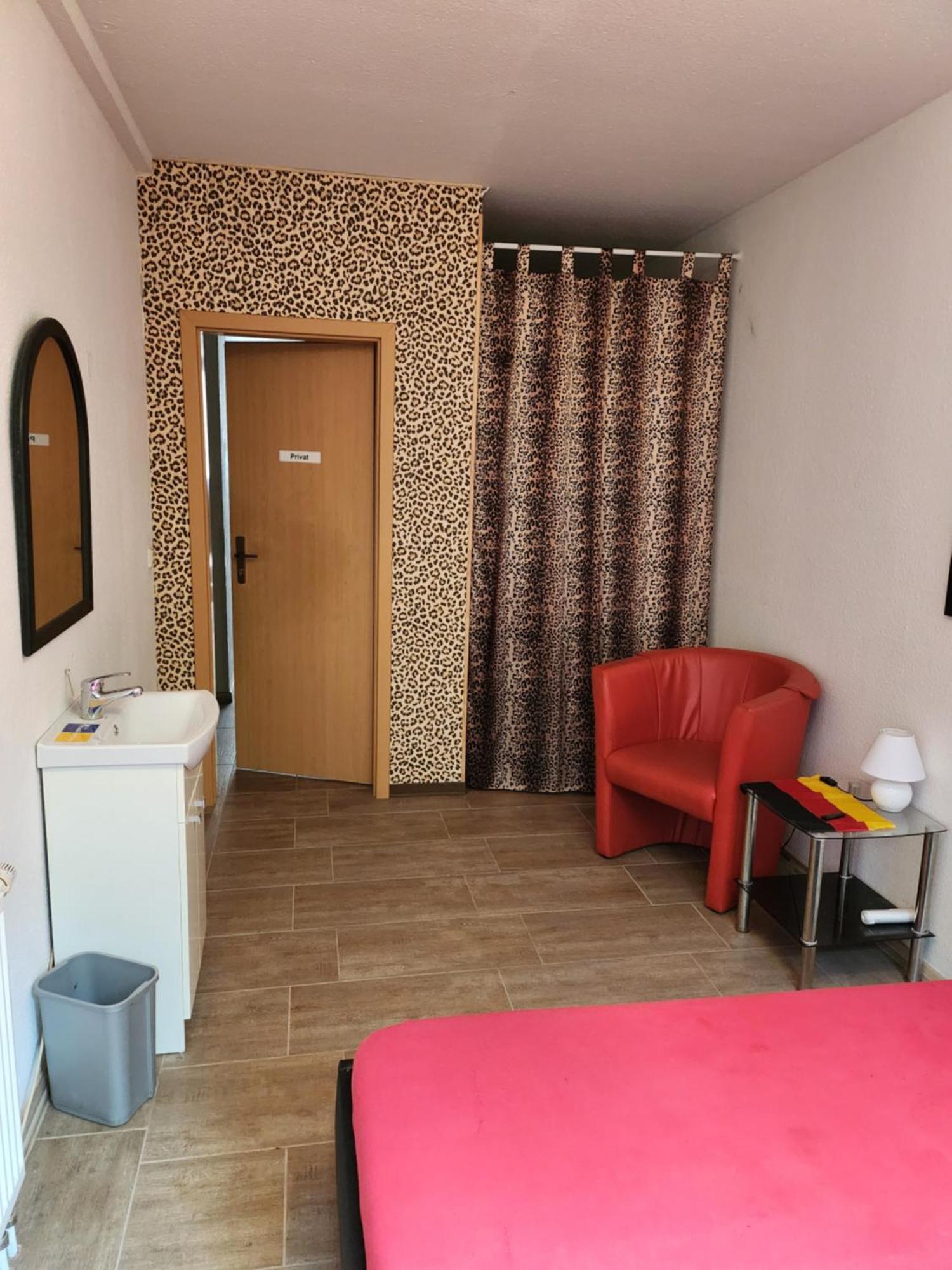 Halle, Top -Preise, 79 Qm Sd Fewo, Eg, Wahlweise Mit 1- 3 Dz, Tv Lounge, Kueche, Bad Wc Einfach Und Gut, Langzeitmieter Vb Preise Halle (Saale) Exterior foto
